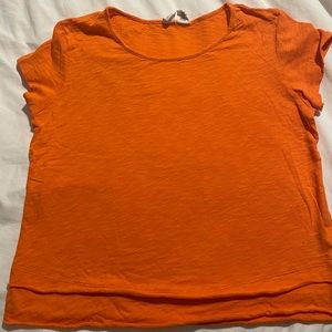 Vibrant orange tshirt w cute bottom ruffle